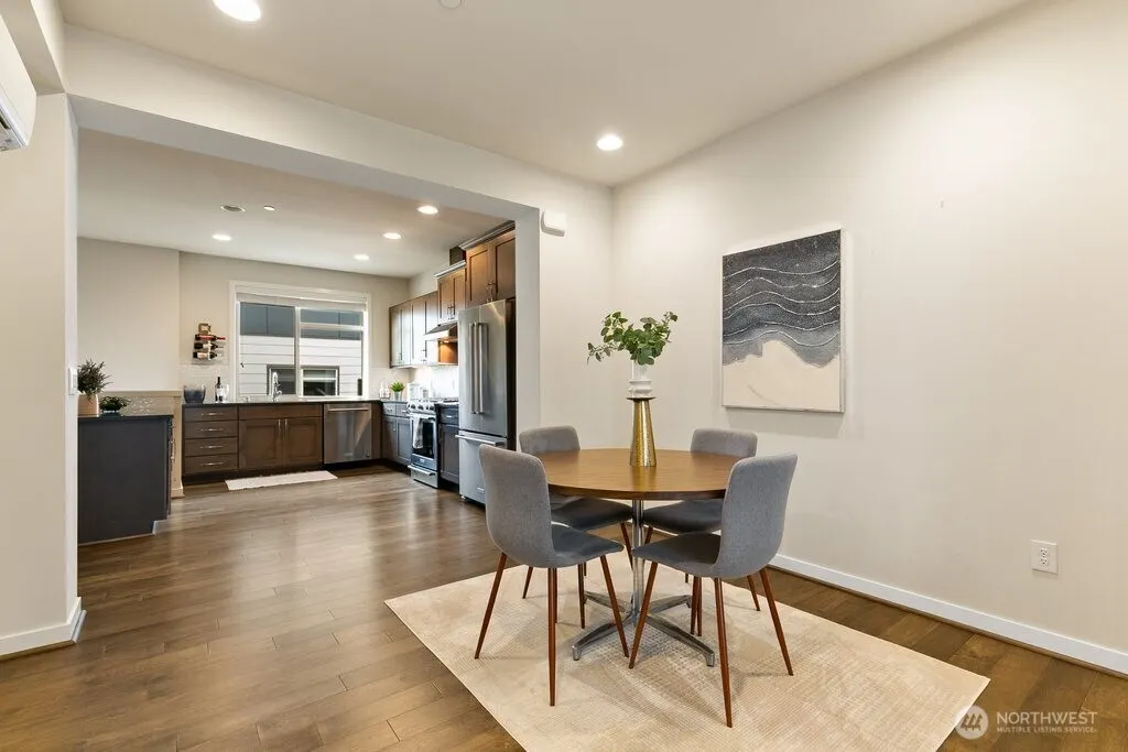 966 6th Walk NE, Issaquah, WA 98029