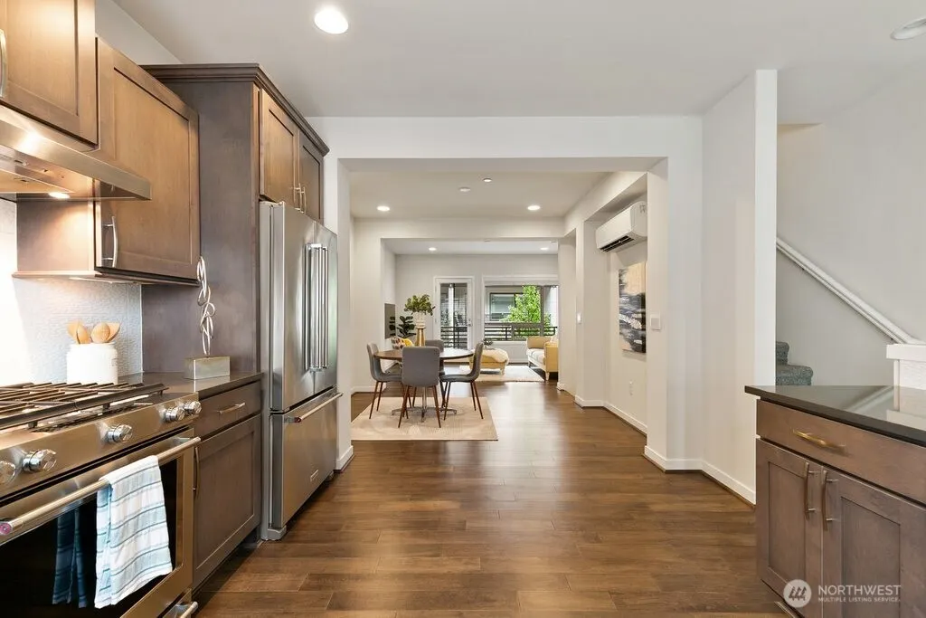966 6th Walk NE, Issaquah, WA 98029