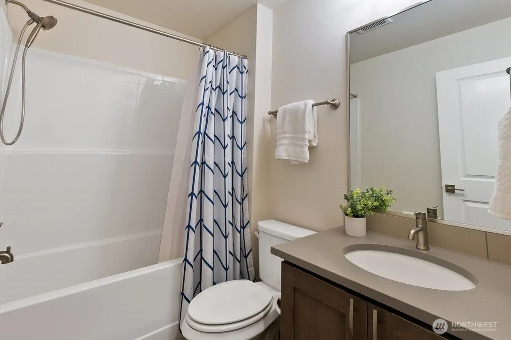 966 6th Walk NE, Issaquah, WA 98029