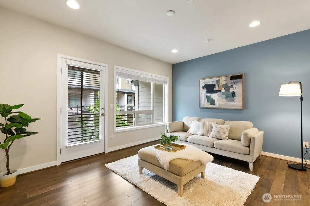 966 6th Walk NE, Issaquah, WA 98029