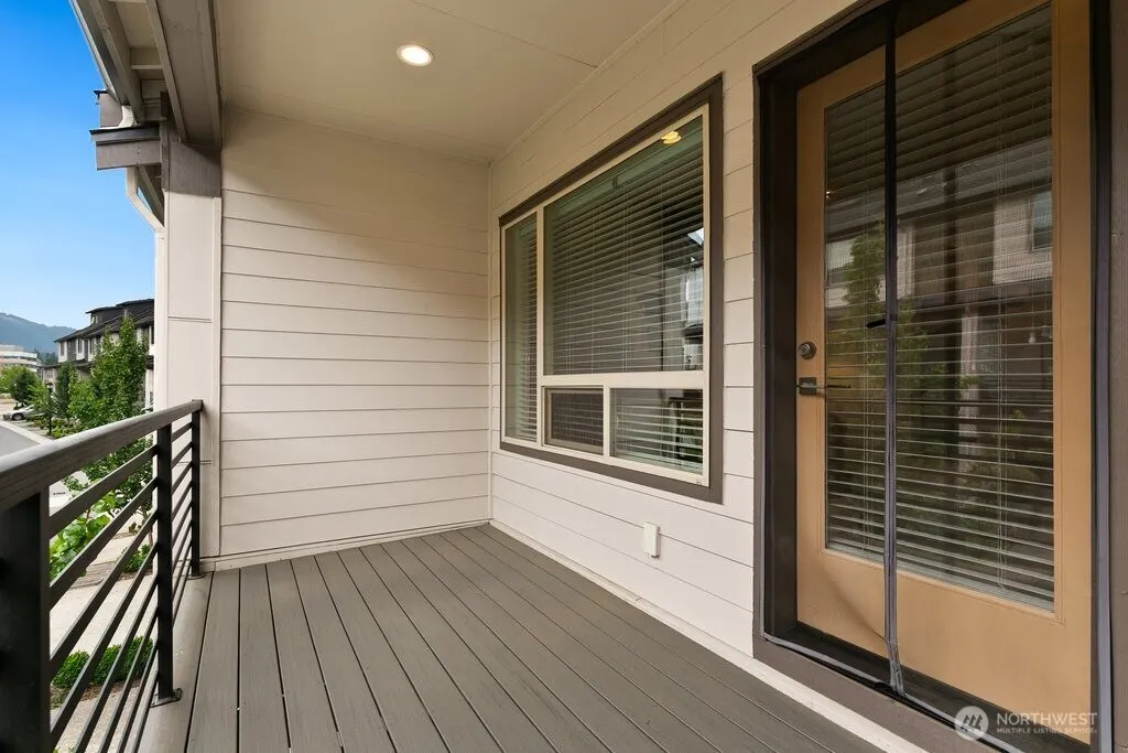 966 6th Walk NE, Issaquah, WA 98029