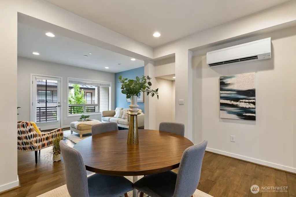 966 6th Walk NE, Issaquah, WA 98029
