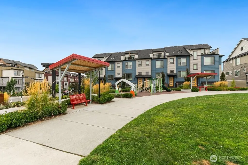 966 6th Walk NE, Issaquah, WA 98029