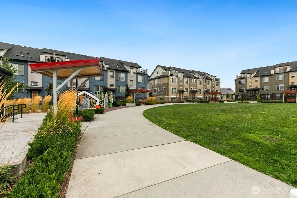 966 6th Walk NE, Issaquah, WA 98029