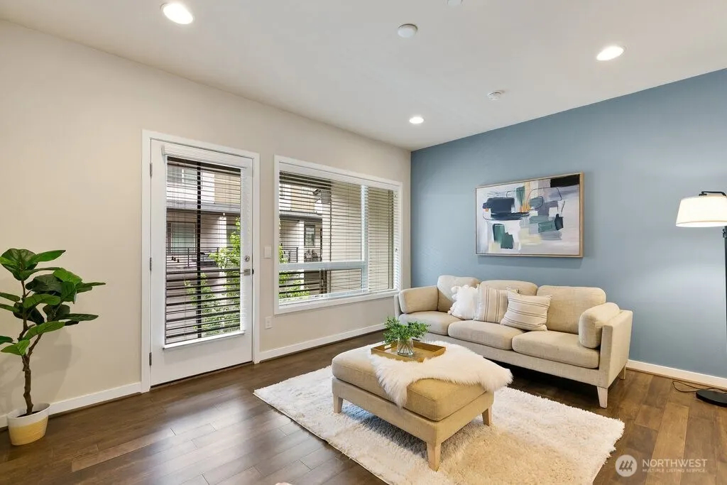 966 6th Walk NE, Issaquah, WA 98029