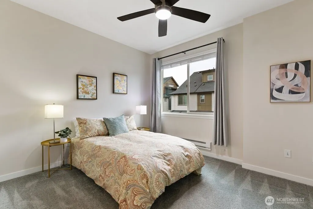 966 6th Walk NE, Issaquah, WA 98029