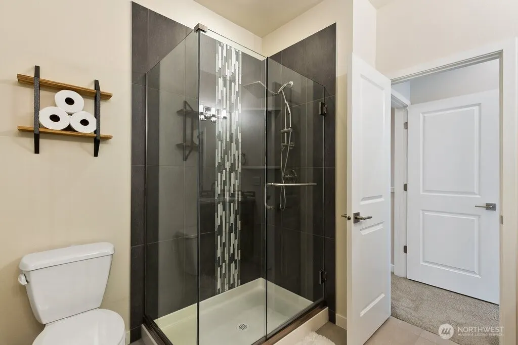 966 6th Walk NE, Issaquah, WA 98029