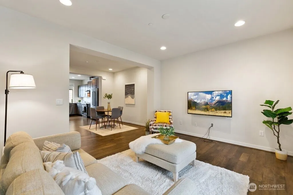 966 6th Walk NE, Issaquah, WA 98029