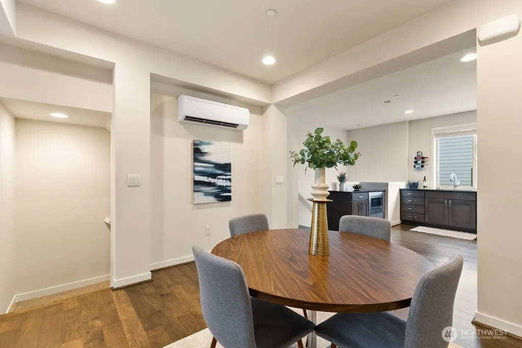966 6th Walk NE, Issaquah, WA 98029