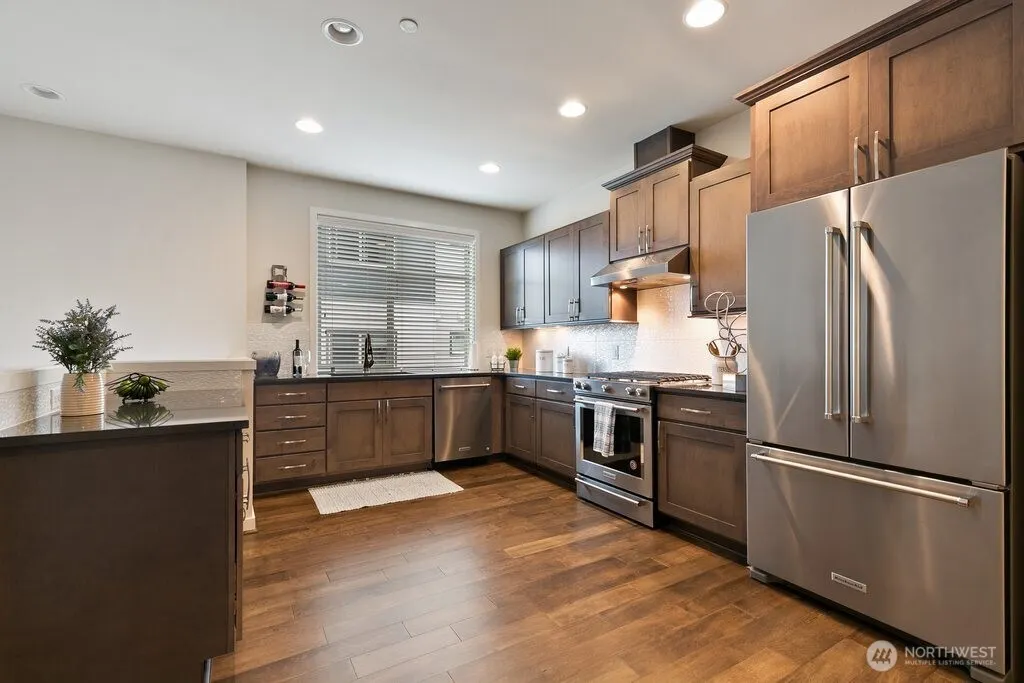 966 6th Walk NE, Issaquah, WA 98029