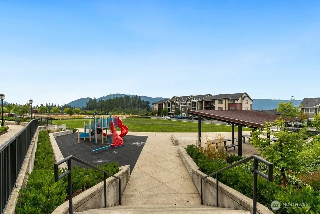 966 6th Walk NE, Issaquah, WA 98029