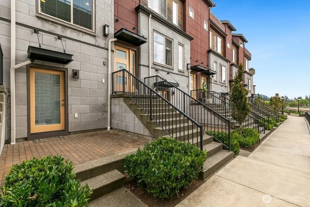 966 6th Walk NE, Issaquah, WA 98029