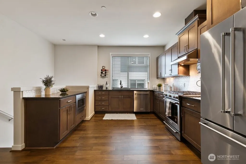 966 6th Walk NE, Issaquah, WA 98029