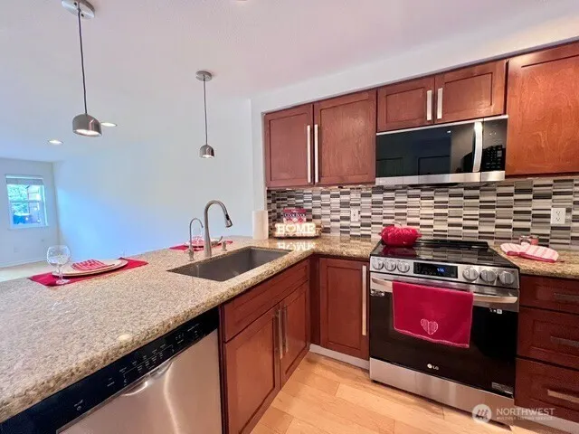 15809 Waynita Way NE #G-302, Bothell, WA 98011-7429