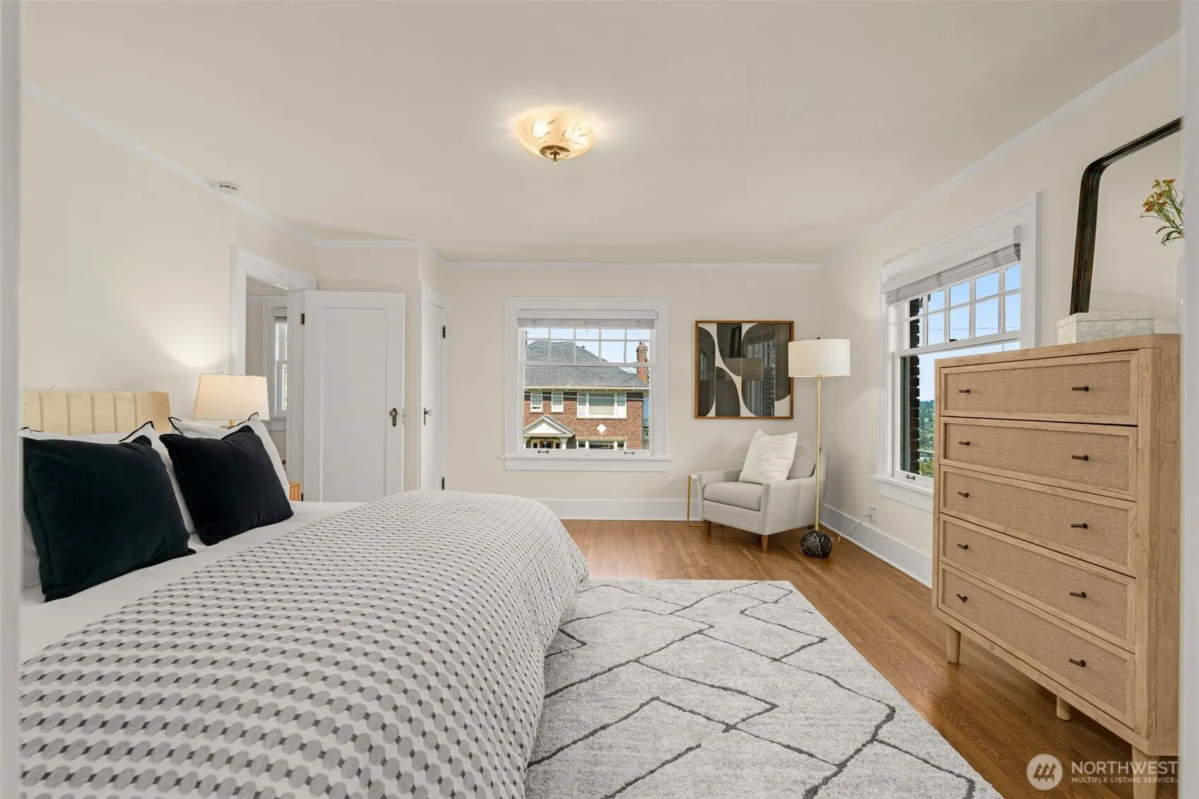 469 Lynn Street , Seattle, WA 98109