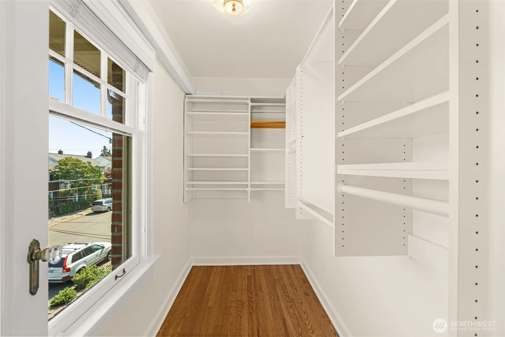469 Lynn Street , Seattle, WA 98109