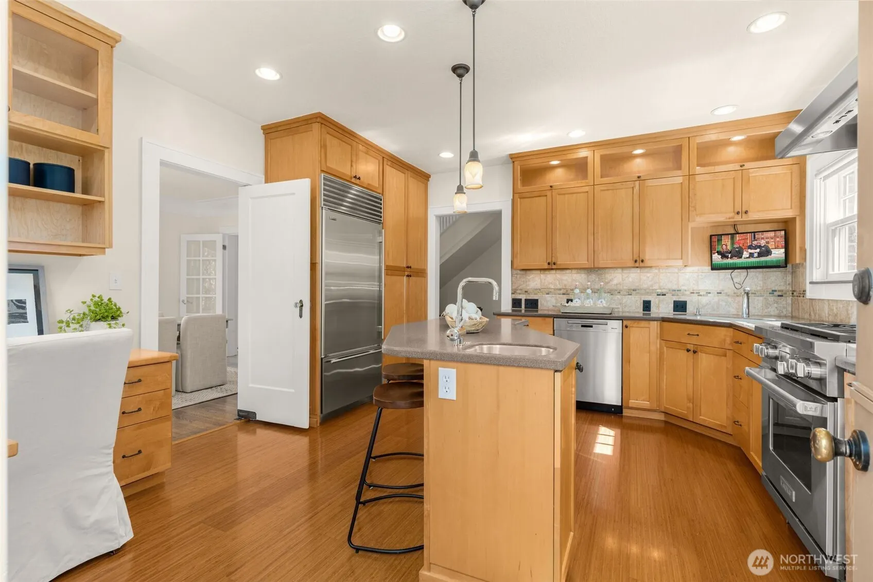 469 Lynn Street , Seattle, WA 98109