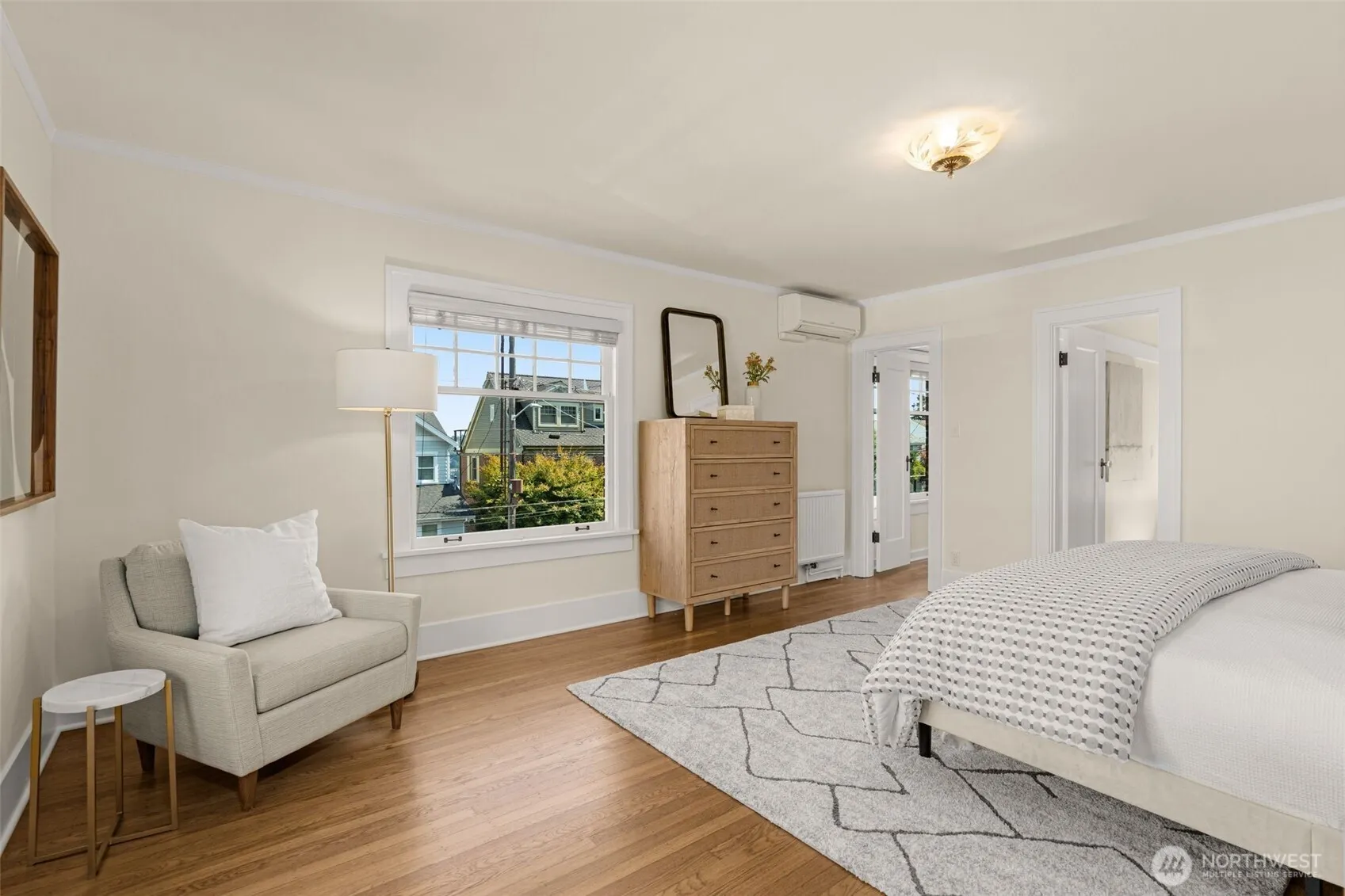 469 Lynn Street , Seattle, WA 98109