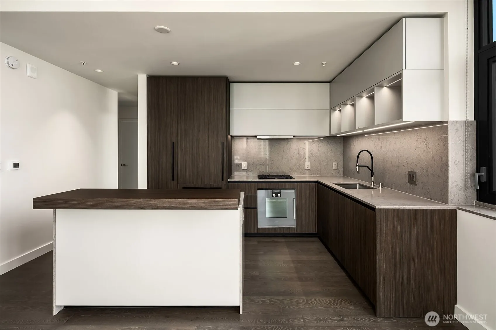 889 Avenue Square NE #806, Bellevue, WA 98004