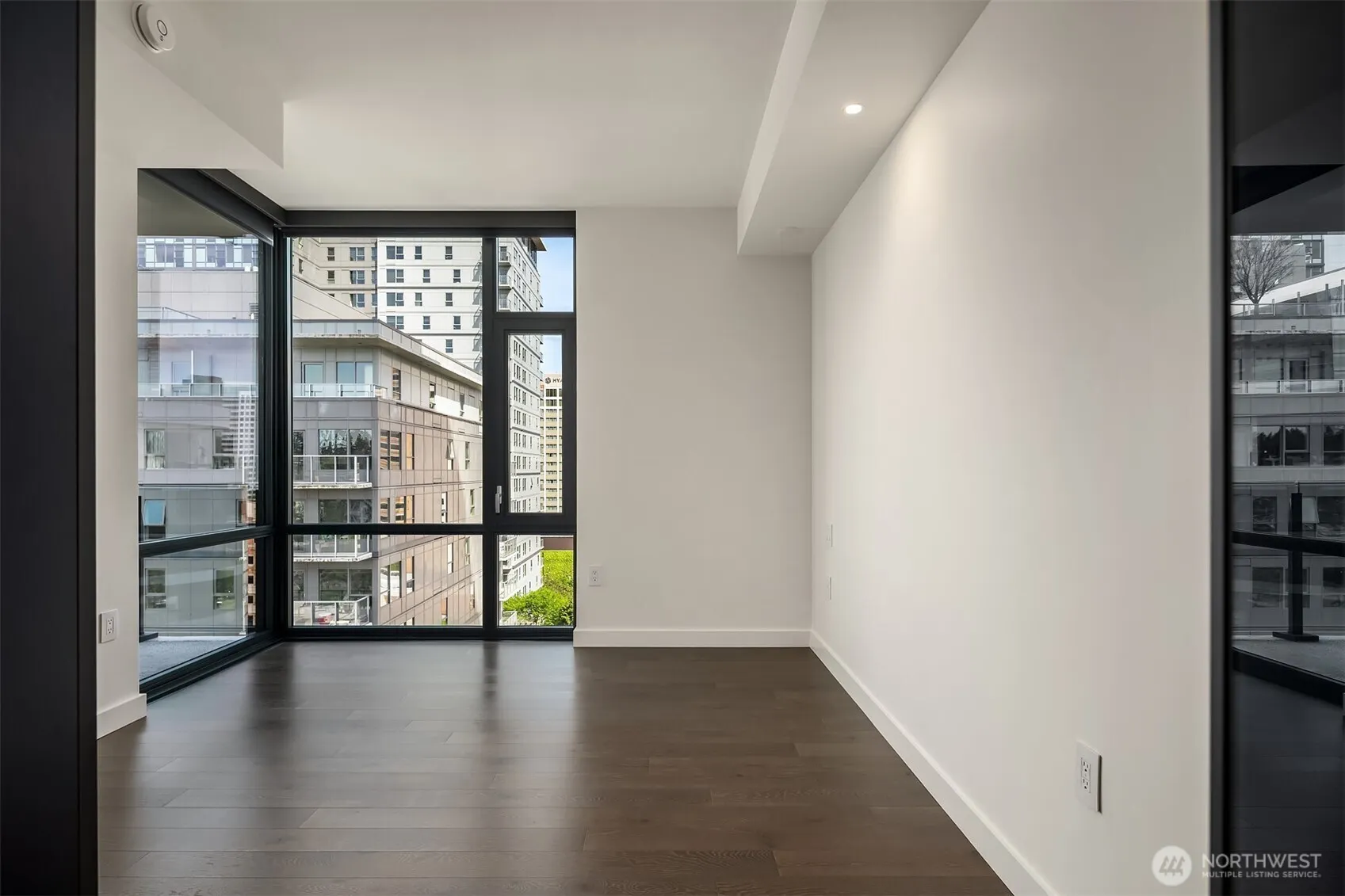 889 Avenue Square NE #806, Bellevue, WA 98004