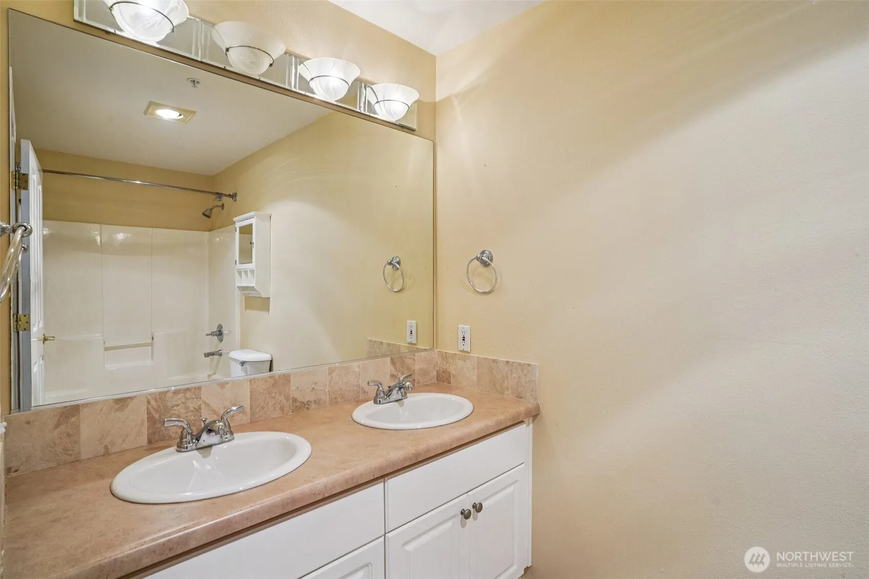 12034 15th Avenue NE #204, Seattle, WA 98125