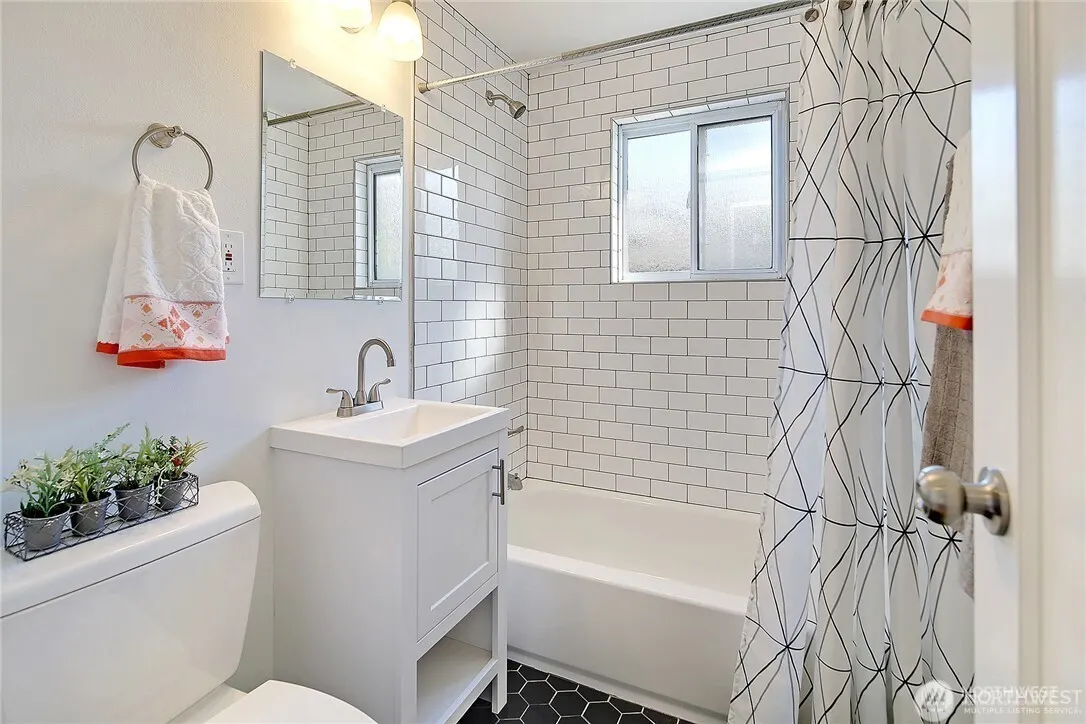 8850 34th Avenue SW, Seattle, WA 98126