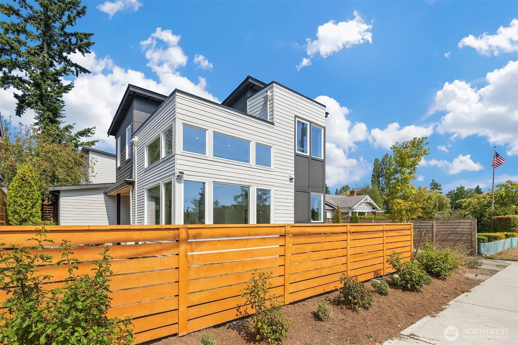 436 10th Avenue #A, Kirkland, WA 98033