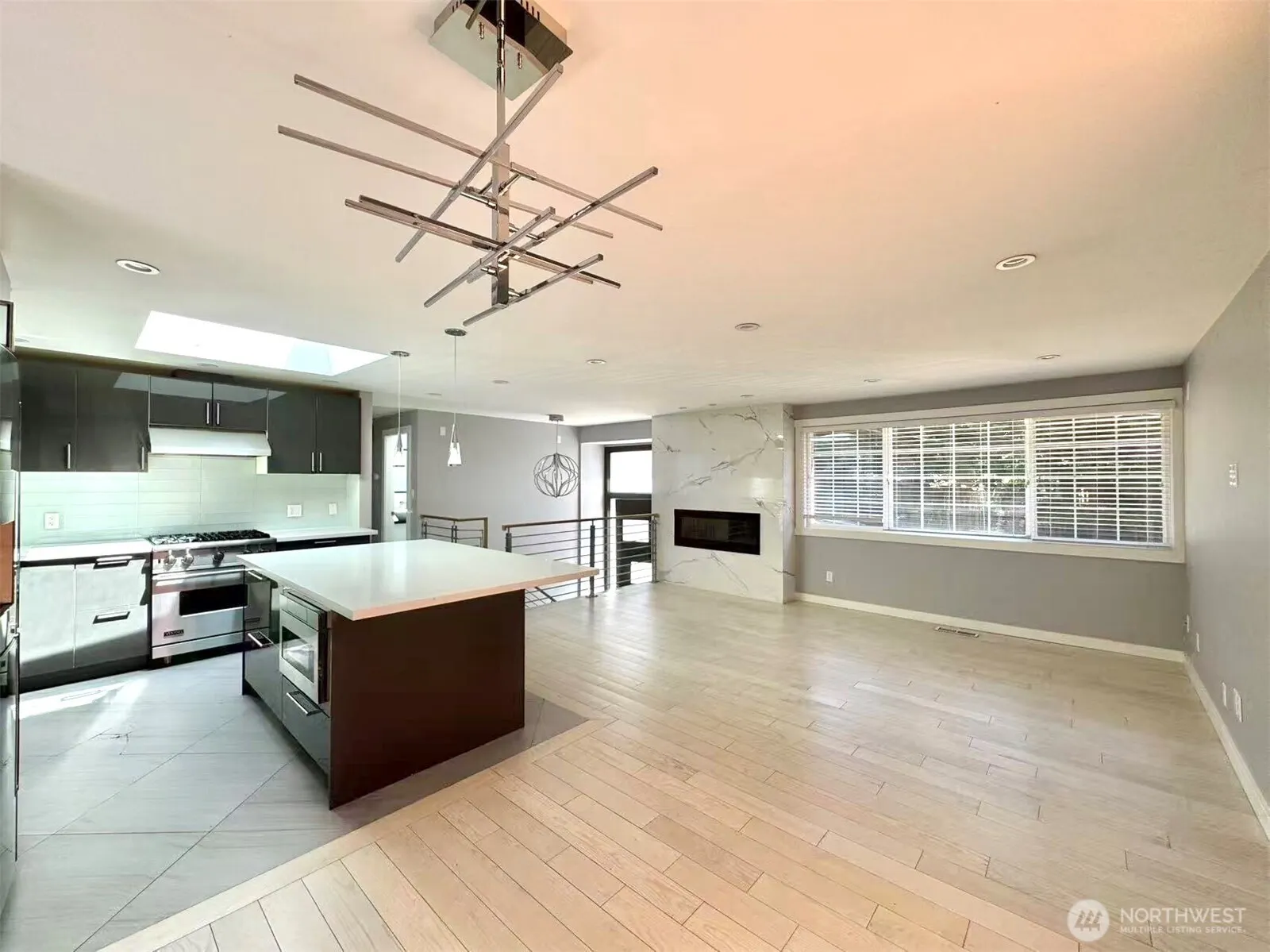 15662 Main St , Bellevue, WA 98008