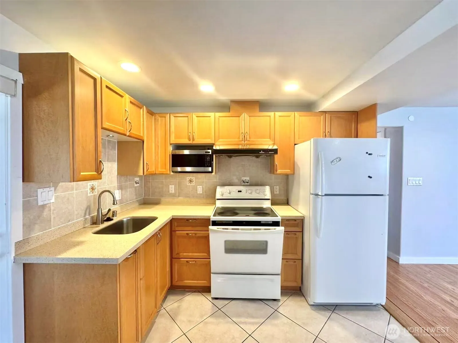 15662 Main St , Bellevue, WA 98008