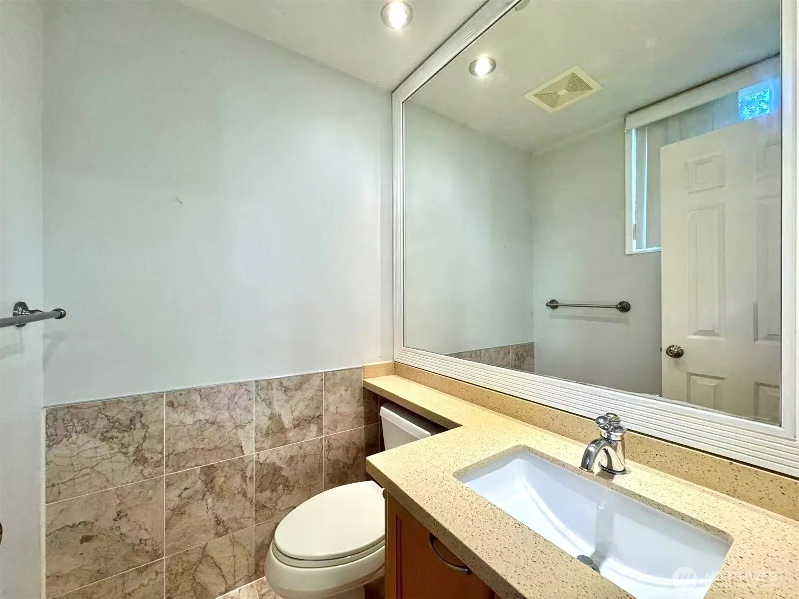 15662 Main St , Bellevue, WA 98008