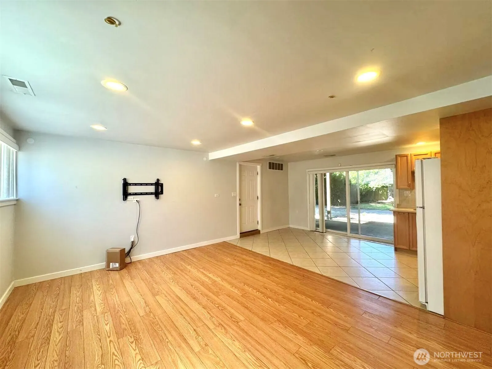 15662 Main St , Bellevue, WA 98008