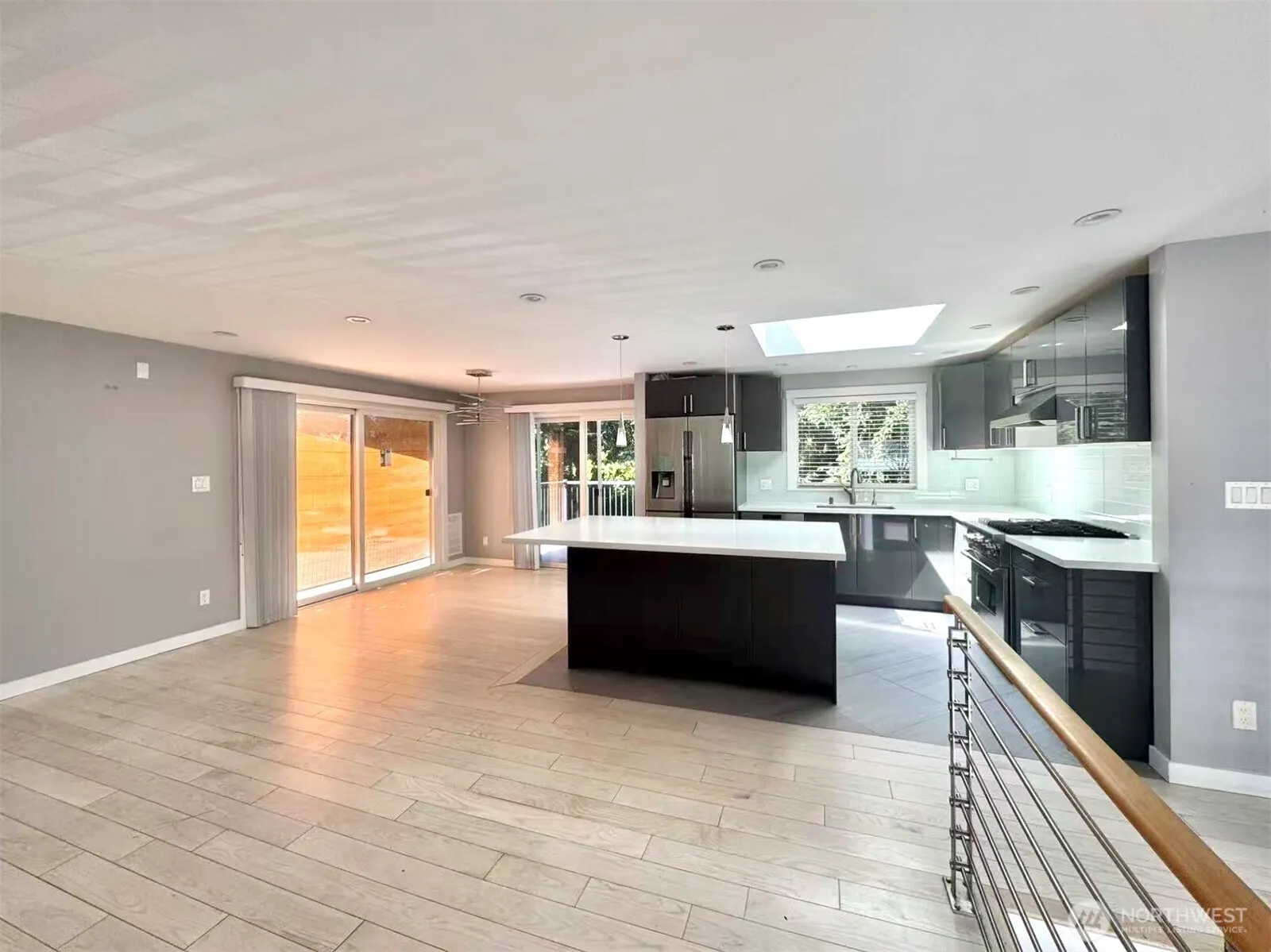 15662 Main St , Bellevue, WA 98008