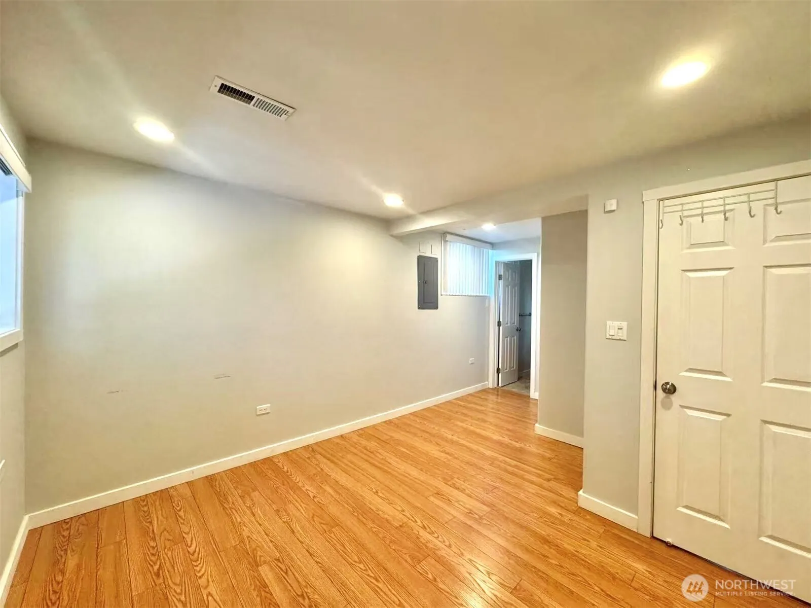 15662 Main St , Bellevue, WA 98008