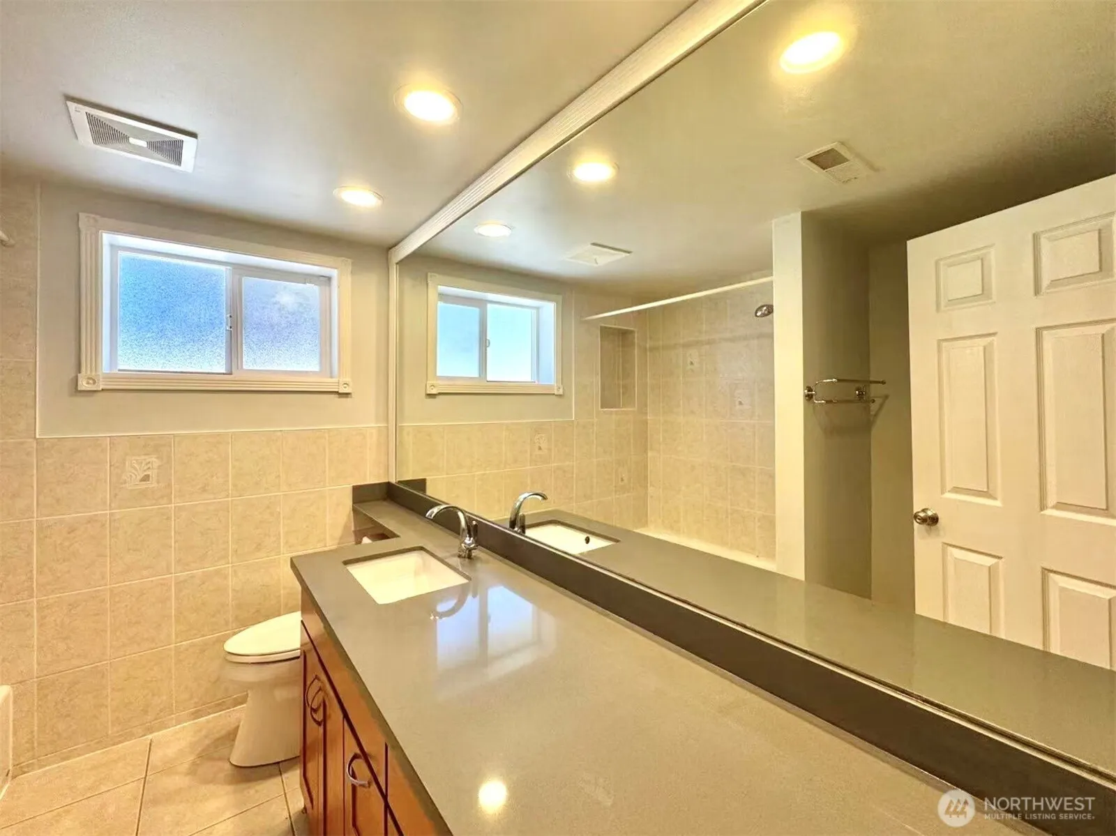 15662 Main St , Bellevue, WA 98008