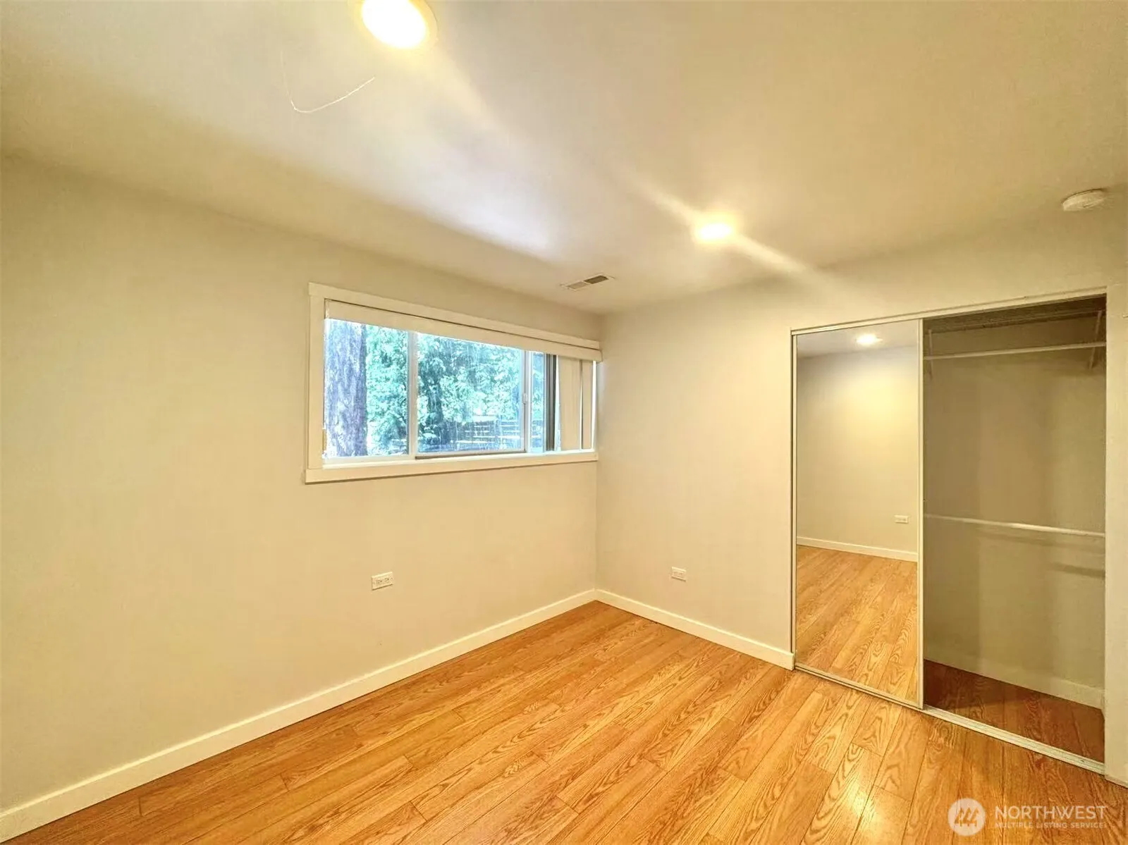 15662 Main St , Bellevue, WA 98008