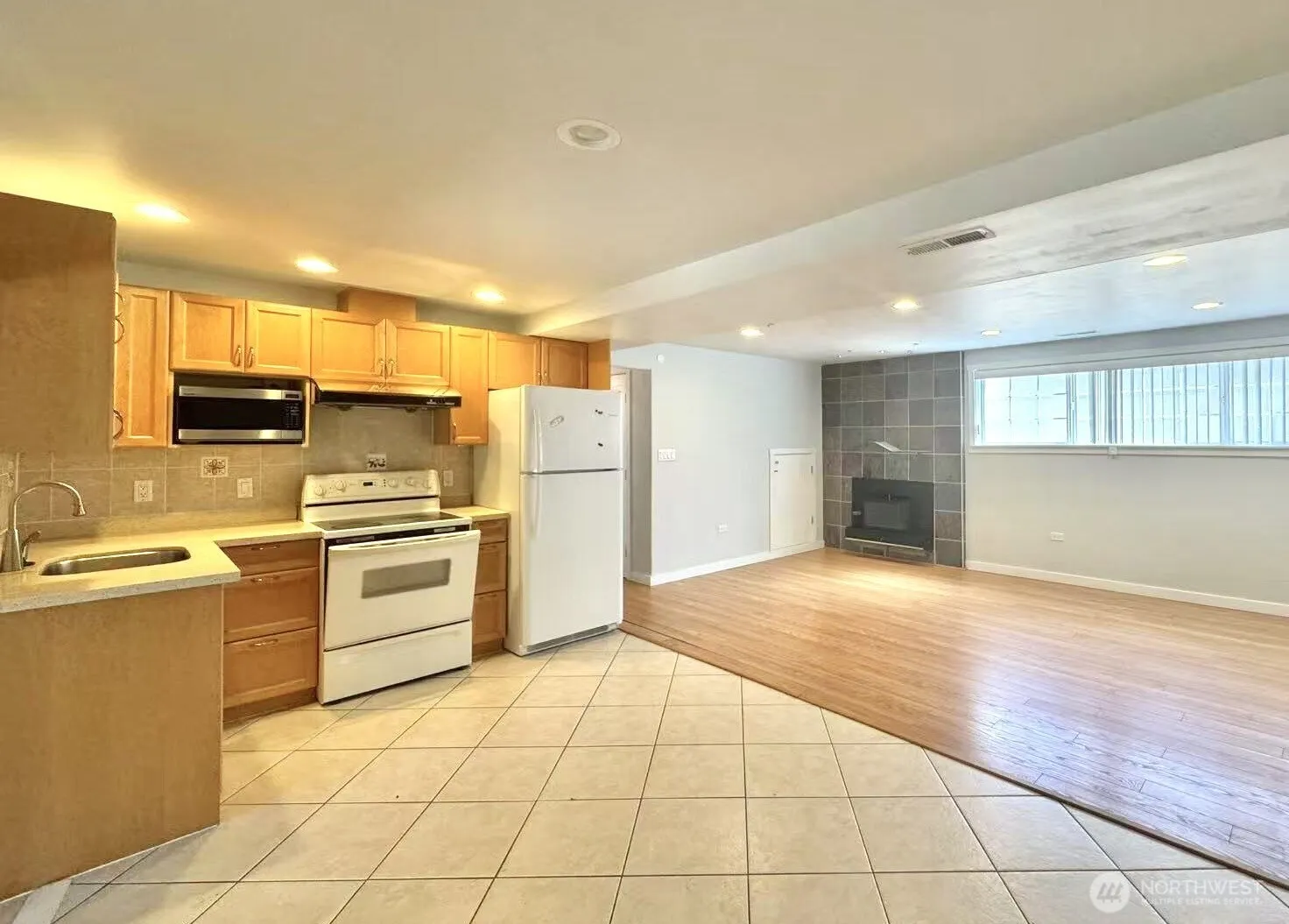 15662 Main St , Bellevue, WA 98008