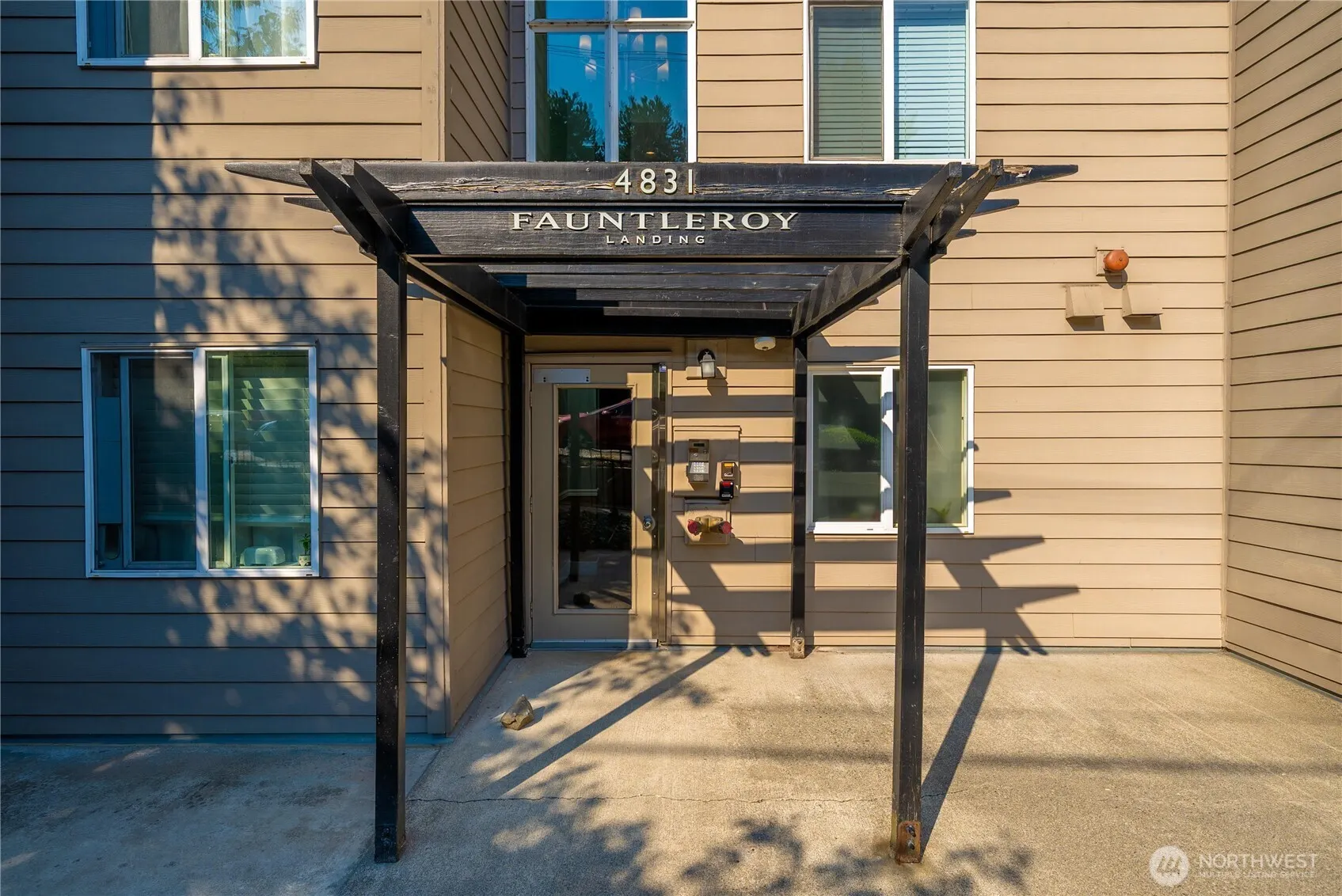 4831 Fauntleroy Way SW #401, Seattle, WA 98116