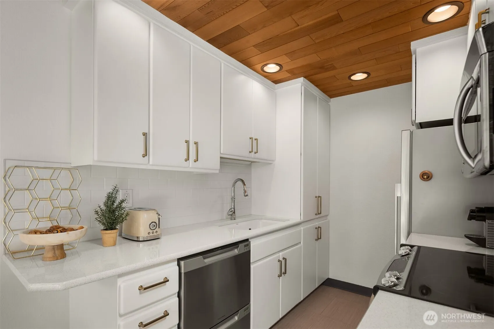733 Lake Street S #101, Kirkland, WA 98033-6475