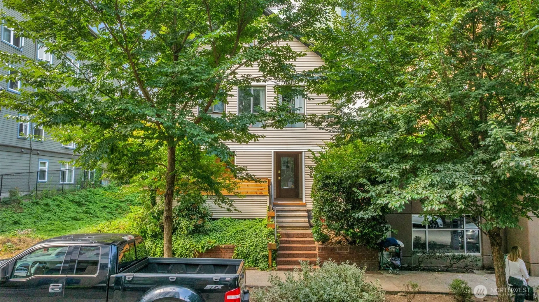 417 Minor Avenue N, Seattle, WA 98109