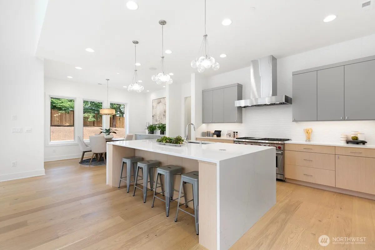 14418 SE 40th Street , Bellevue, WA 98006
