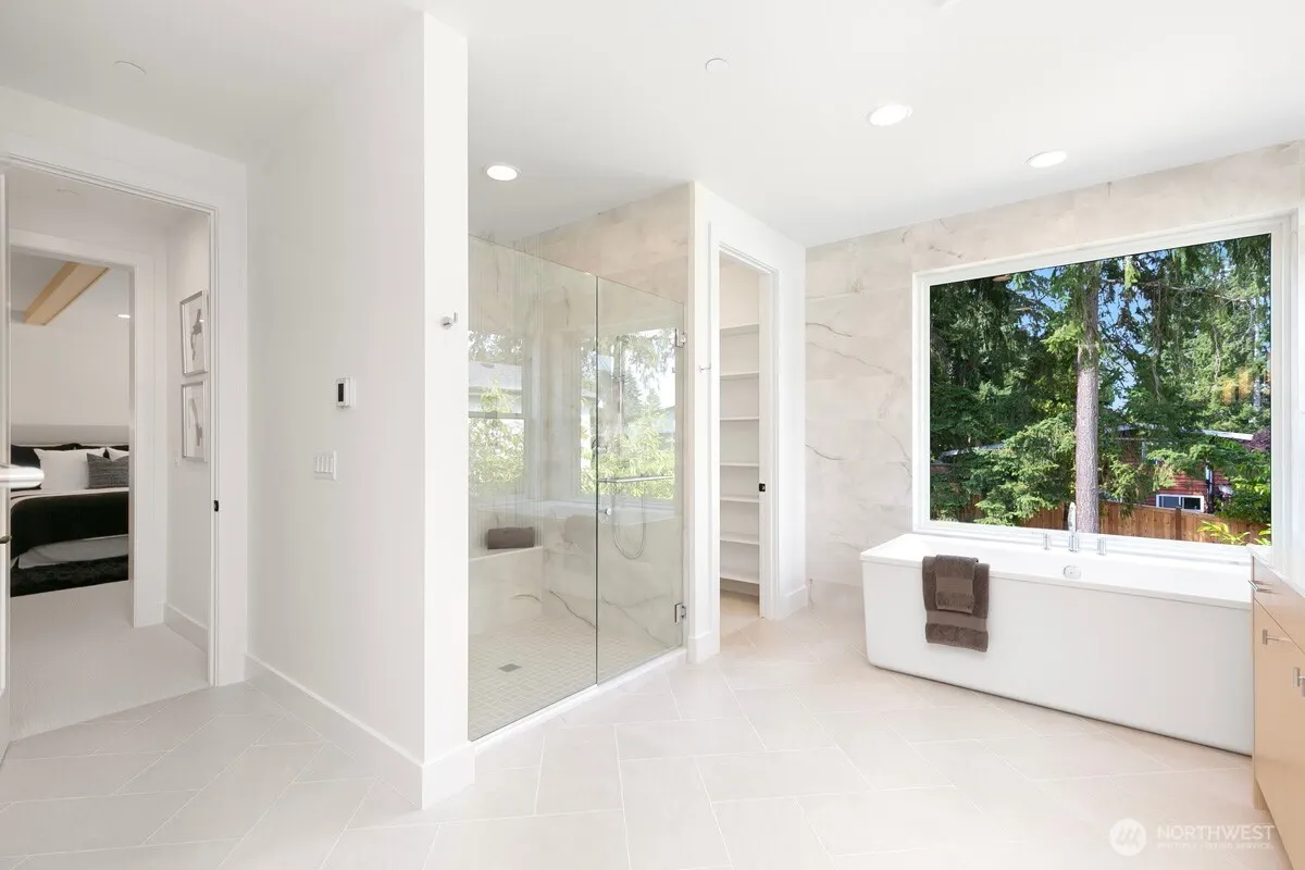 14418 SE 40th Street , Bellevue, WA 98006