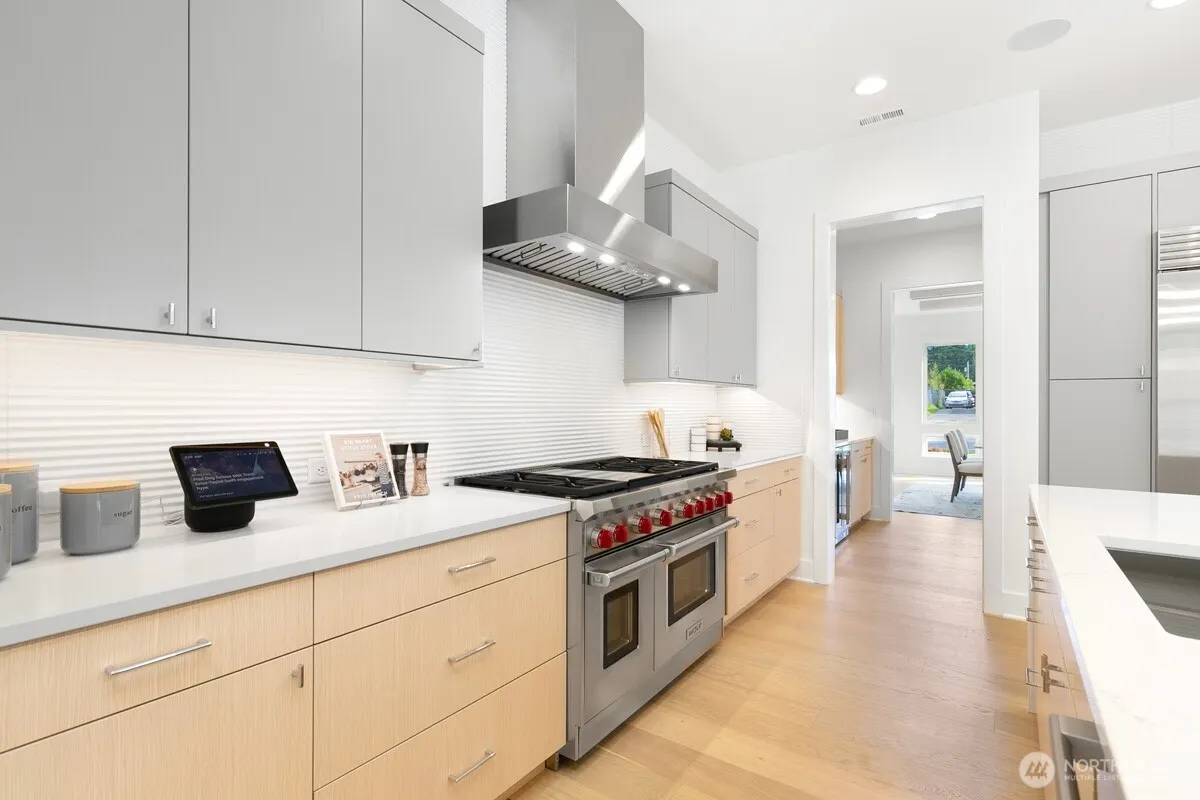 14418 SE 40th Street , Bellevue, WA 98006