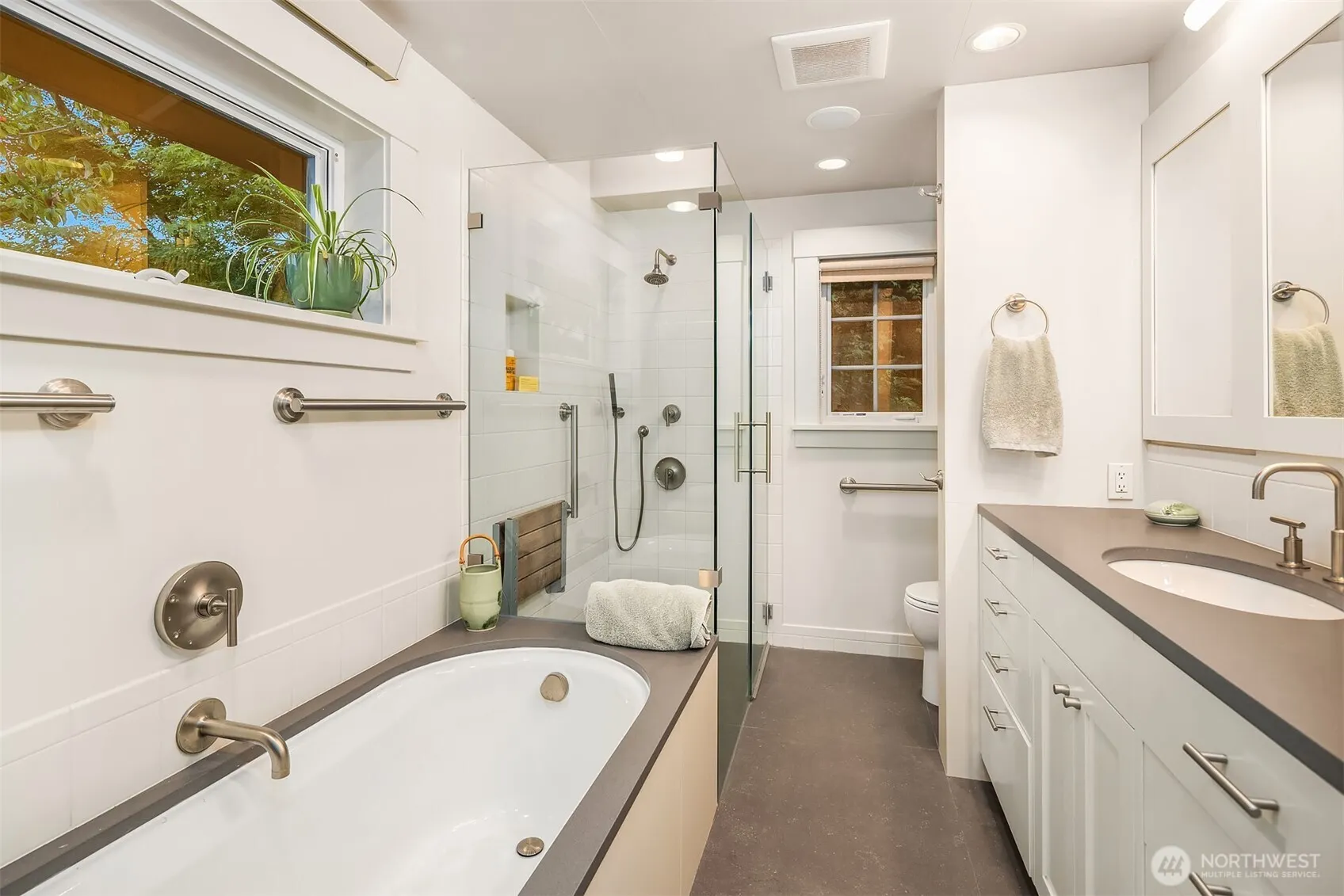 2000 38th Avenue E, Seattle, WA 98112-2411