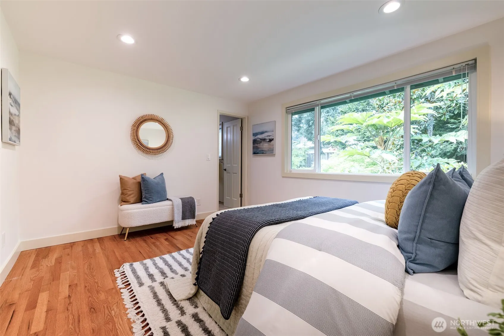17134 NE 8th Place , Bellevue, WA 98008
