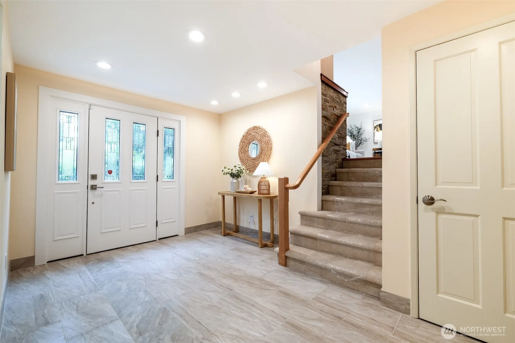 17134 NE 8th Place , Bellevue, WA 98008
