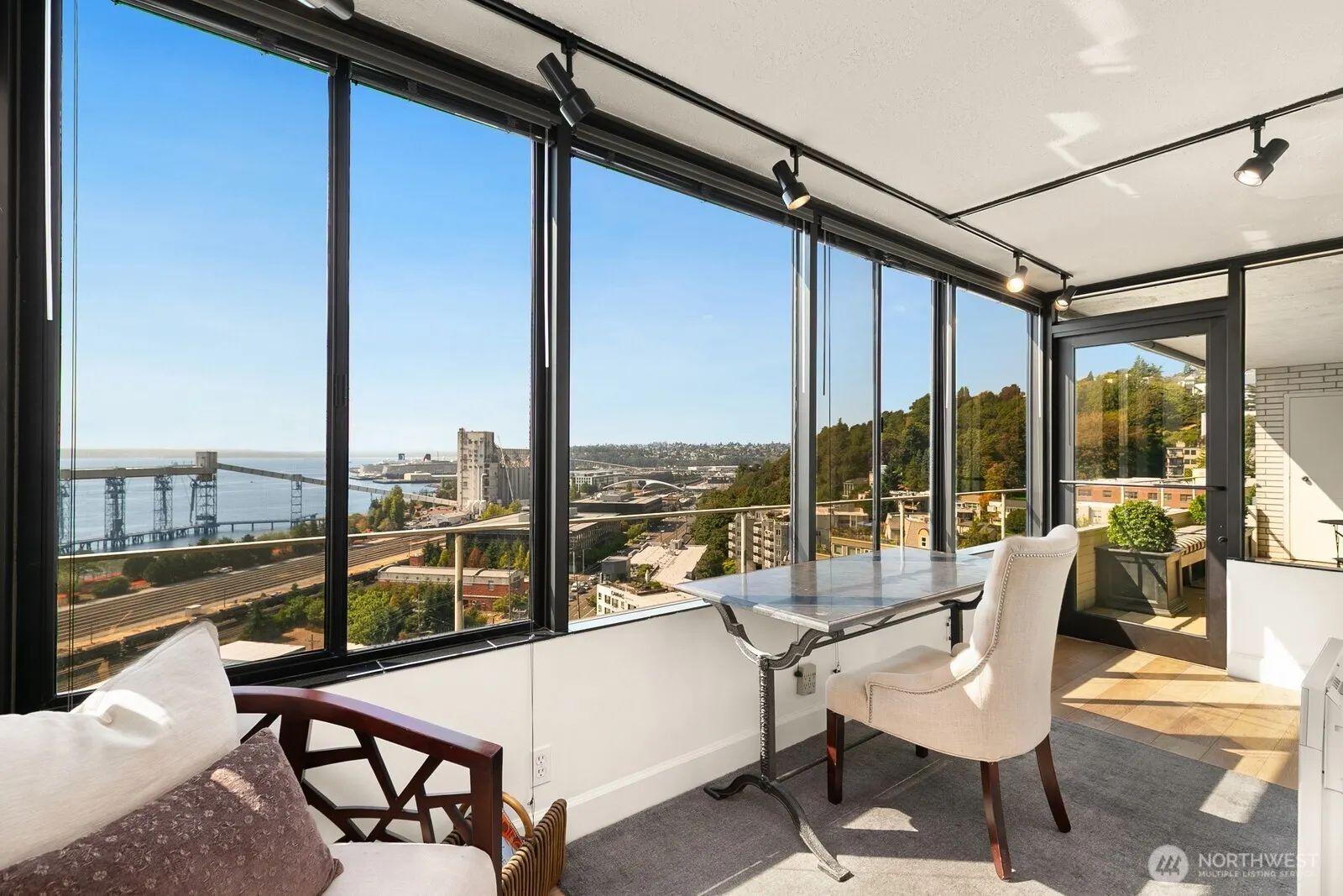 521 5th Avenue W #1003, Seattle, WA 98119