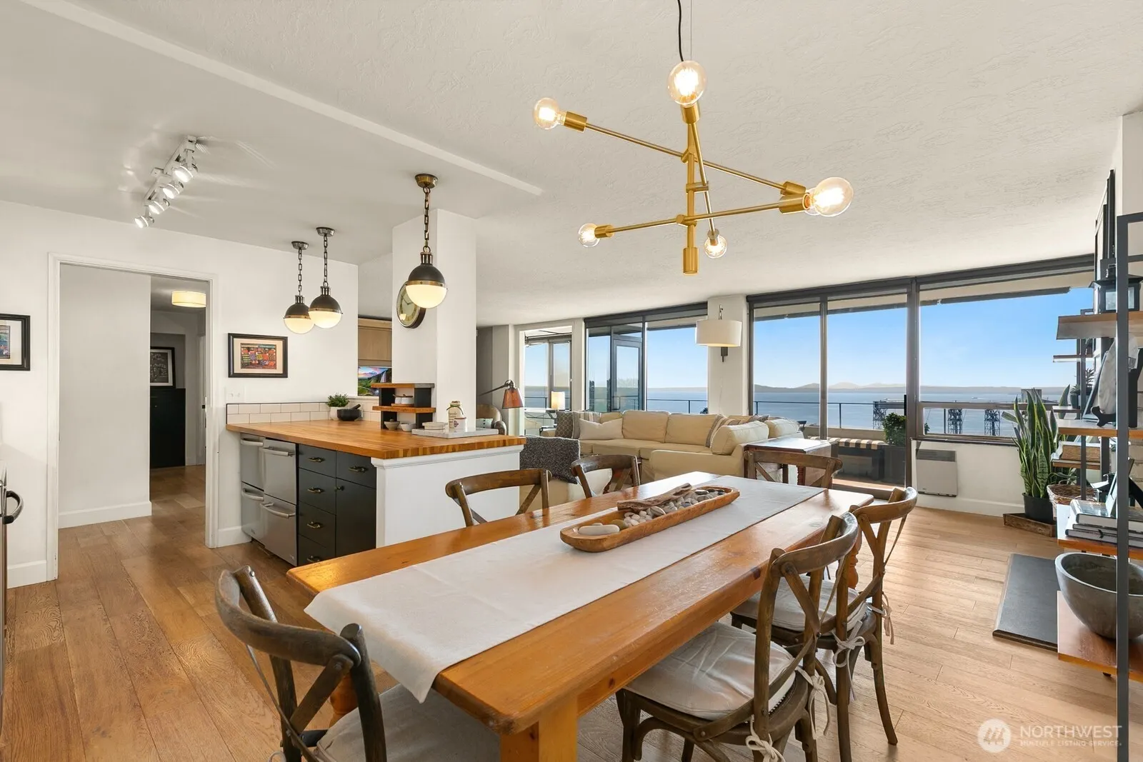 521 5th Avenue W #1003, Seattle, WA 98119
