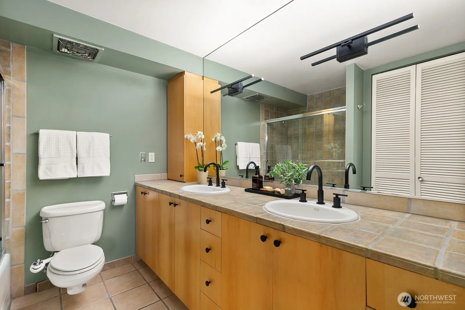 521 5th Avenue W #1003, Seattle, WA 98119
