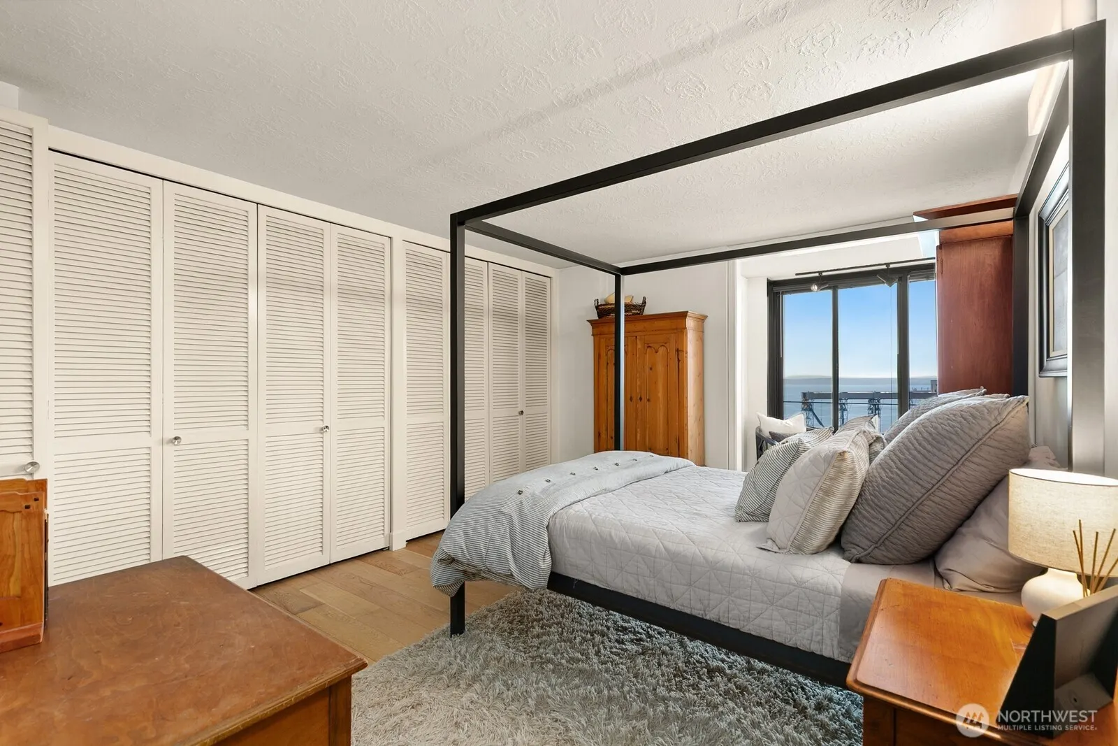 521 5th Avenue W #1003, Seattle, WA 98119