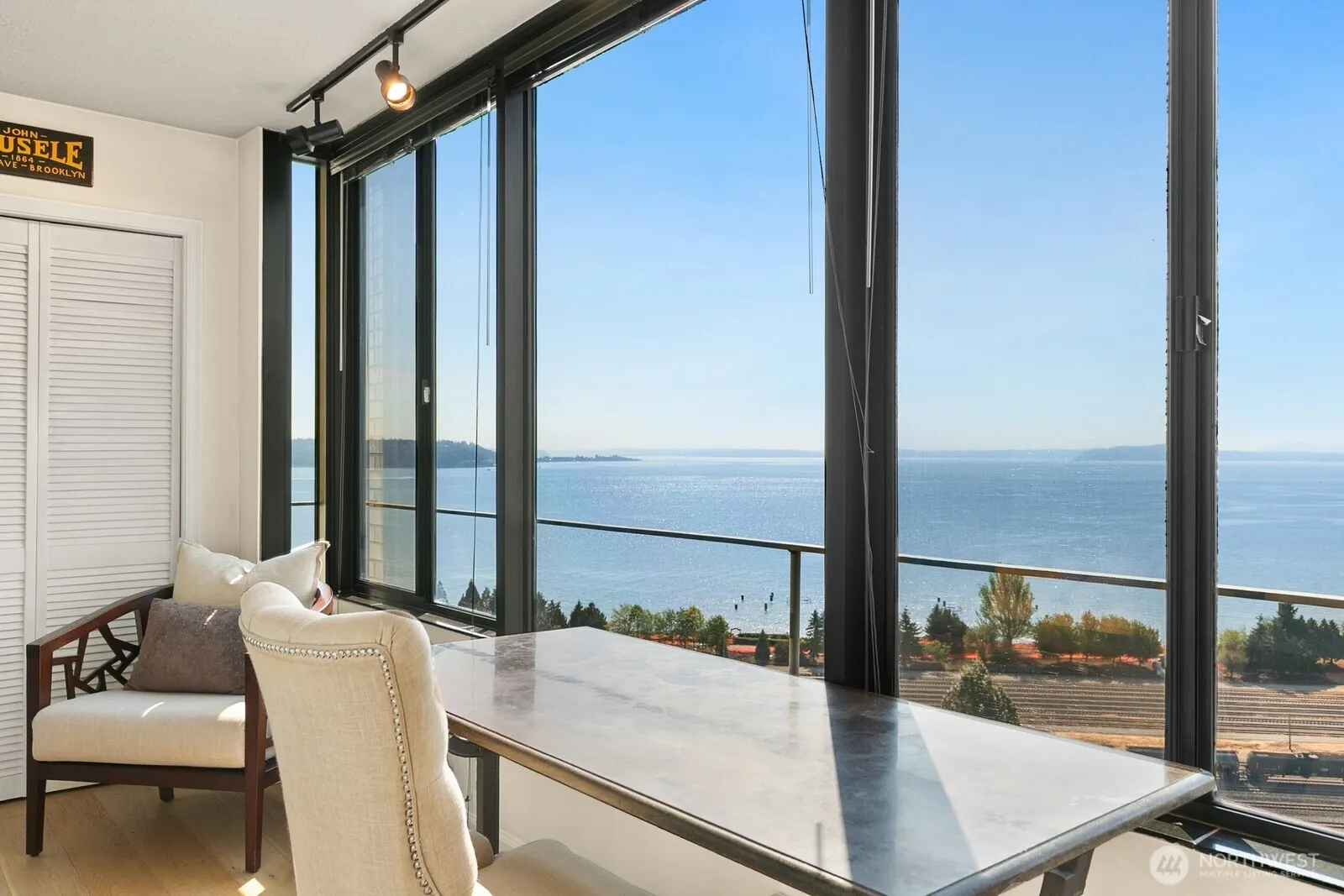 521 5th Avenue W #1003, Seattle, WA 98119